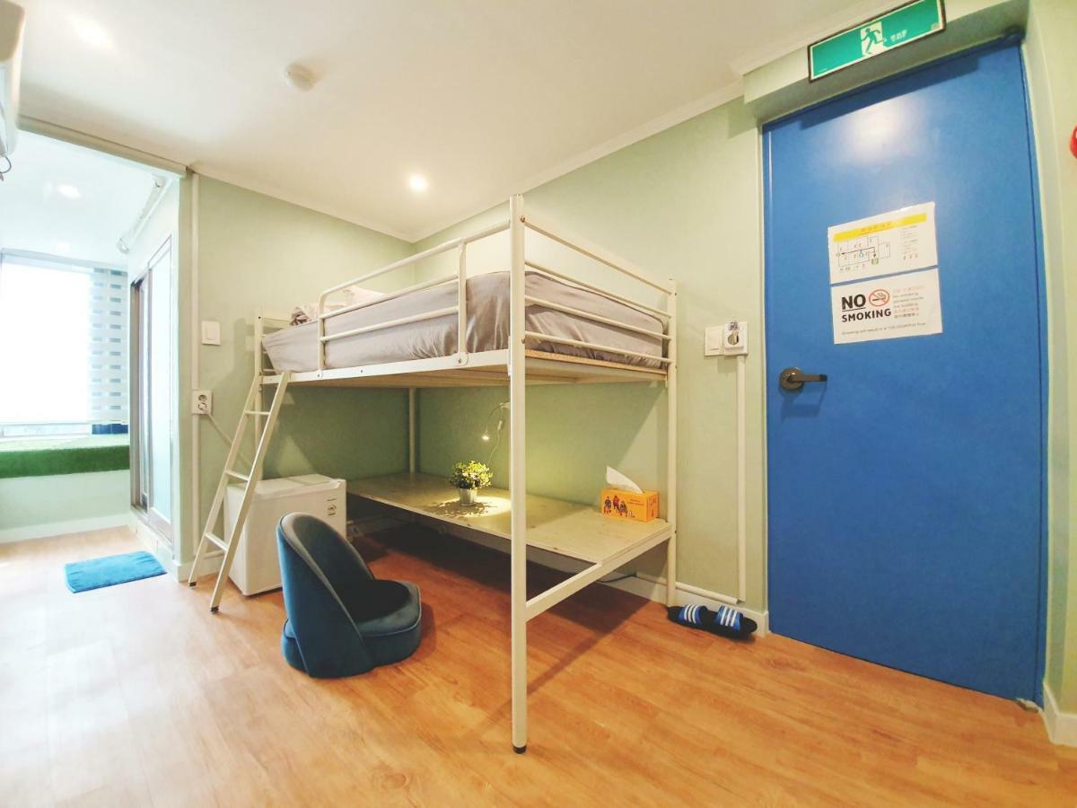 Hostel Myeongdong Rooftop *
